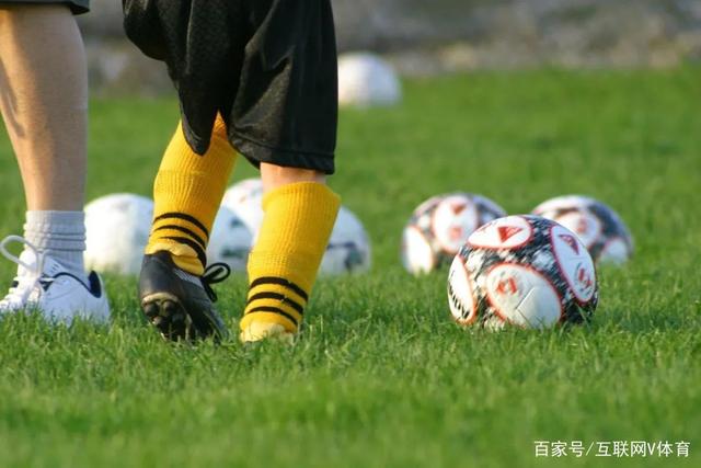 国庆假期高速现象揭示电动车与燃油车的真实对比
